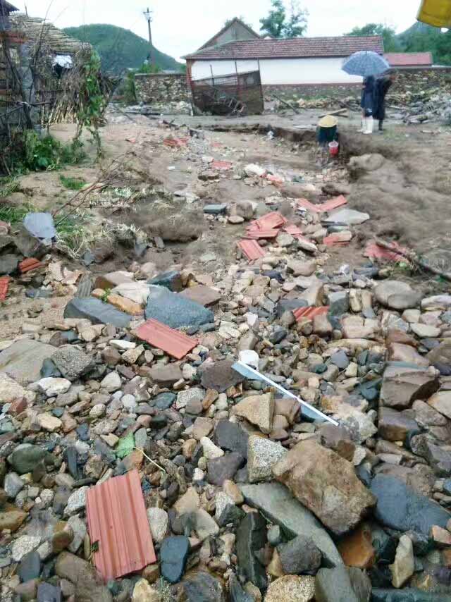 玉米倉(cāng)子,還有糧食也沒有了!